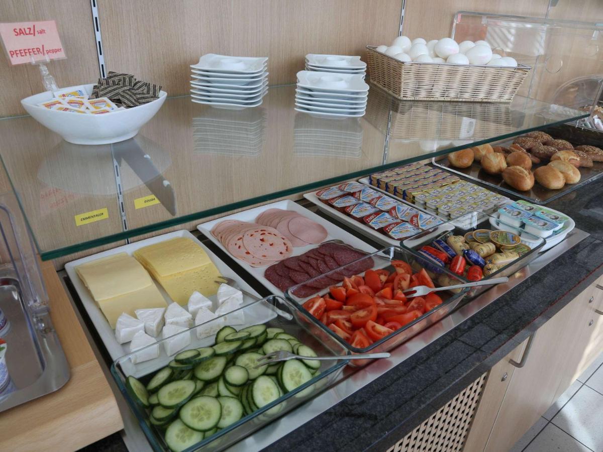 Ibis Budget Augsburg City ภายนอก รูปภาพ