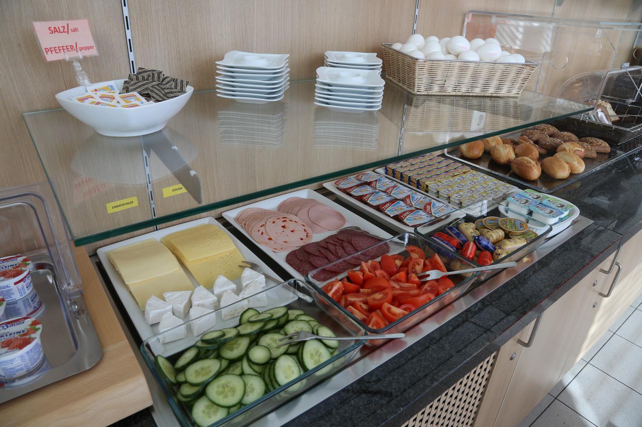 Ibis Budget Augsburg City ภายนอก รูปภาพ